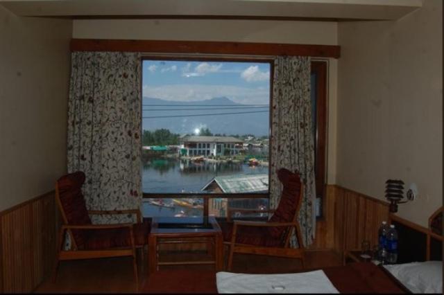 Hotel Imperial Lake View Srinagar  Room photo
